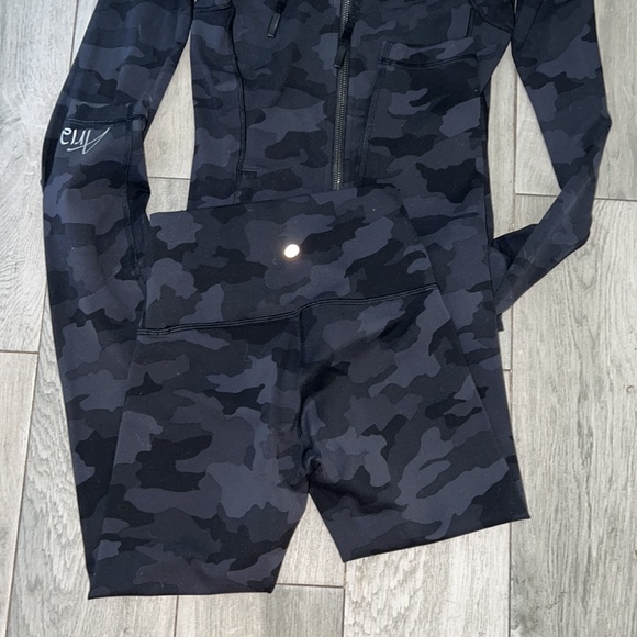 LuluLemon matching set limited edition black cameo Aria set - Picture 3 of 11